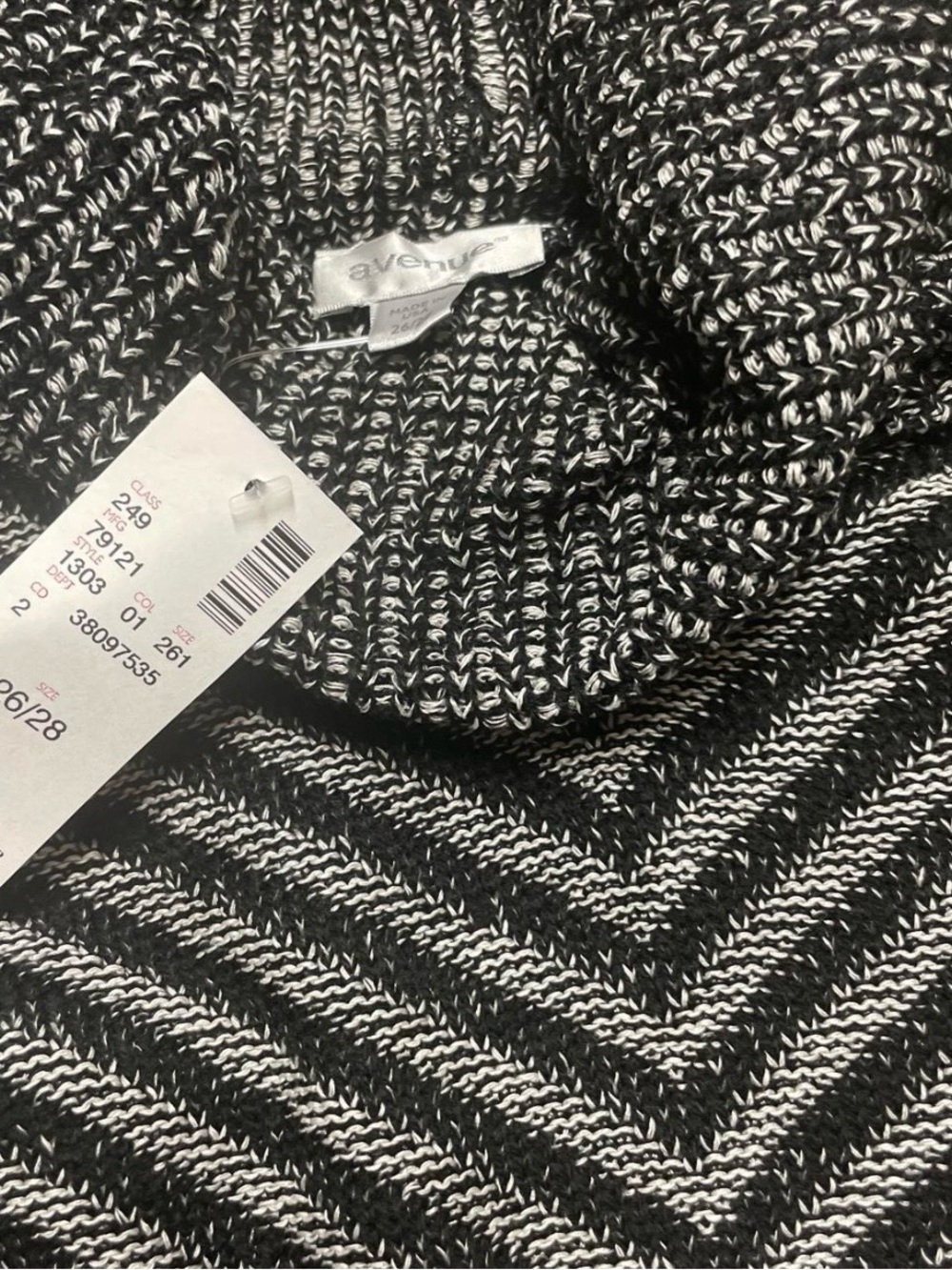 Avenue Black & White Chevron Knit Sweater